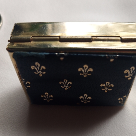 Vintage mini metal hinged box - Picture 5 of 7